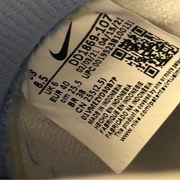 Nike Dunk High Sneakers in Pastel Blue and White - Picture 8 of 8